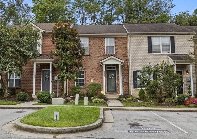 Photo 2 of Sale Pending at 3855 Lochdale Ter #1105, Lexington, KY 40514 | MLS# 26021512 | Listing updated on 2026-09-08