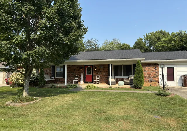 Photo 1 of Single family home for sale at 132 Meadowbrook Dr, Frankfort, KY 40601 | MLS# 26021622 | Listing updated on 2026-10-05
