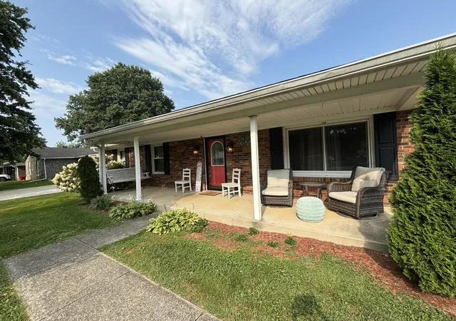 Photo 2 of Single family home for sale at 132 Meadowbrook Dr, Frankfort, KY 40601 | MLS# 26021622 | Listing updated on 2026-10-05