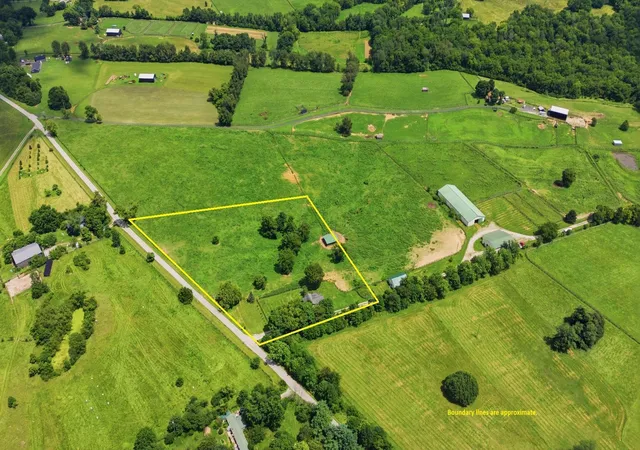 Photo 2 of Single family home for sale at 2305 Oregon Rd, Versailles, KY 40383 | MLS# 26022543 | Listing updated on 2026-08-19