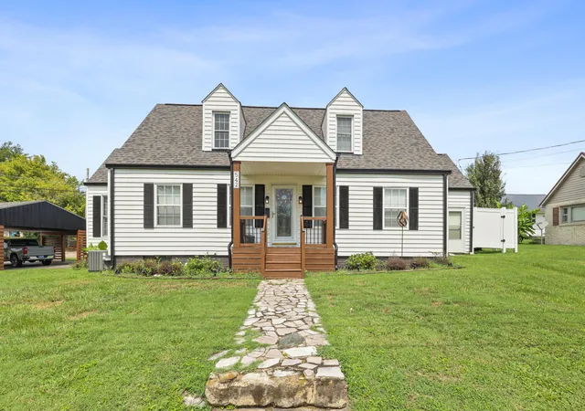 Single family home for sale at 542 S 2nd Street, Williamsburg, KY 40769 | MLS# 26021608