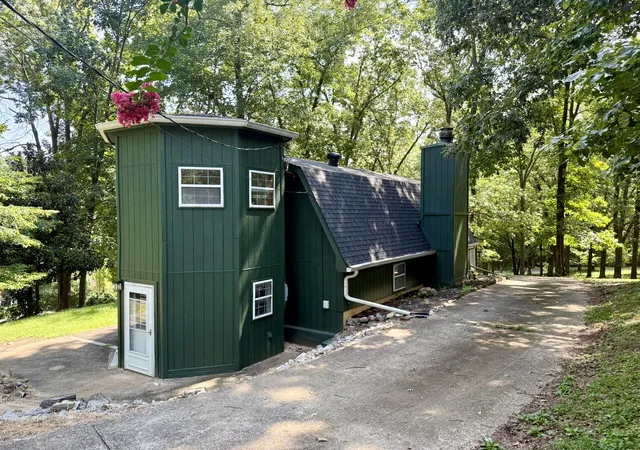Photo 2 of Single family home for sale at 241 Solomon Dr, Cadiz, KY 42211 | MLS# 26021805 | Listing updated on 2026-08-12