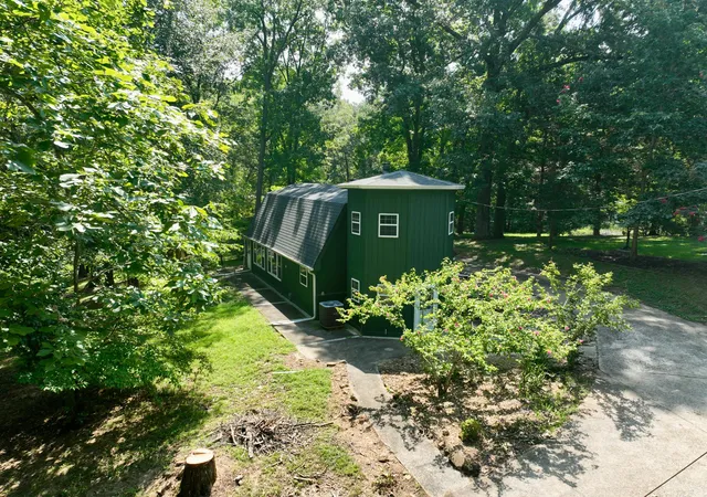 Photo 3 of Single family home for sale at 241 Solomon Dr, Cadiz, KY 42211 | MLS# 26021805 | Listing updated on 2026-08-12