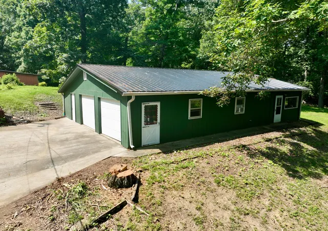 Photo 4 of Single family home for sale at 241 Solomon Dr, Cadiz, KY 42211 | MLS# 26021805 | Listing updated on 2026-08-12