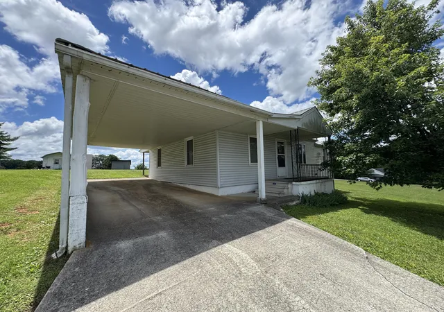 Photo 2 of Sale Pending at 1805 Mckenna Dr, Somerset, KY 42503 | MLS# 26021533 | Listing updated on 2026-09-01