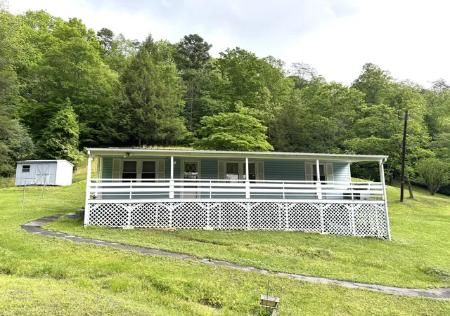 Photo 3 of Single family home for sale at 51 Dewey Thompson Rd, Calvin, KY 40813 | MLS# 26021710 | Listing updated on 2026-08-11