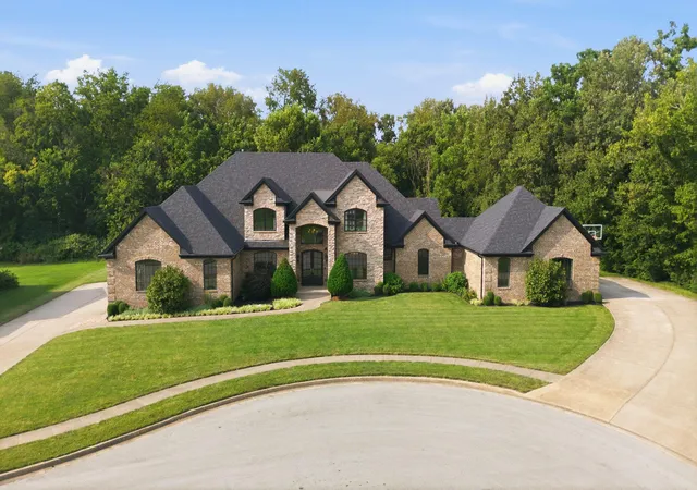 Photo 3 of Mansion for sale at 211 Wedgewood Cir, Paris, KY 40361 | MLS# 26022155 | Listing updated on 2026-08-16