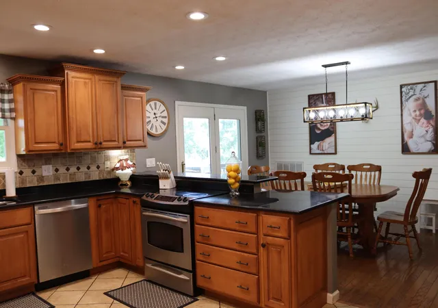Photo 3 of Sale Pending at 2984 Lakeview Church Rd, Benton, KY 42025 | MLS# 26021572 | Listing updated on 2026-08-14