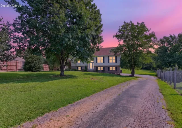 Photo 2 of Single family home for sale at 364 Ridgeview Dr, Berea, KY 40403 | MLS# 26021628 | Listing updated on 2026-09-29