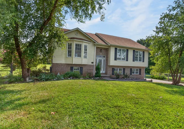 Photo 3 of Single family home for sale at 364 Ridgeview Dr, Berea, KY 40403 | MLS# 26021628 | Listing updated on 2026-09-29