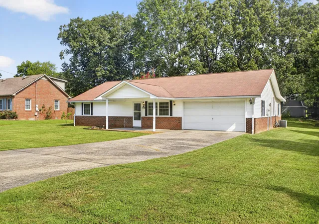 Photo 2 of Sale Pending at 1518 Kirkwood Dr, Murray, KY 42071 | MLS# 26022083 | Listing updated on 2026-08-24
