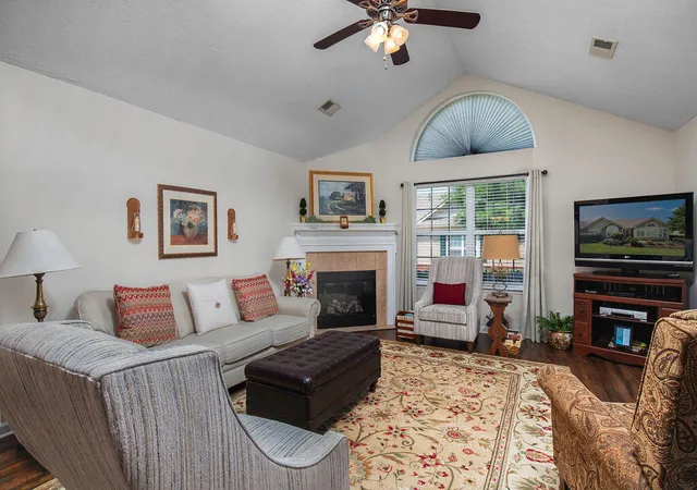 Listing Photo 4 - Condo for sale in building located at 108 Academy Dr, Wilmore, KY 40390