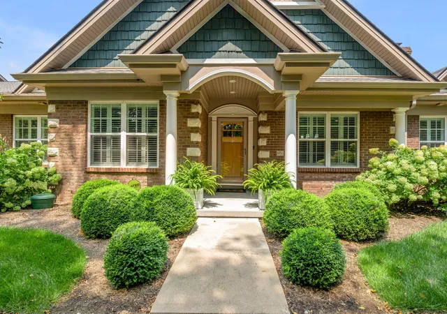 Photo 3 of Sale Pending at 1950 Fort Harrods Dr, Lexington, KY 40503 | MLS# 26023036 | Listing updated on 2026-10-13