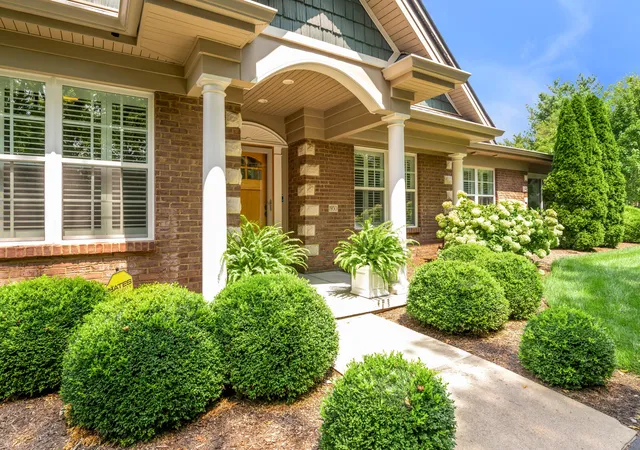 Photo 4 of Sale Pending at 1950 Fort Harrods Dr, Lexington, KY 40503 | MLS# 26023036 | Listing updated on 2026-10-13