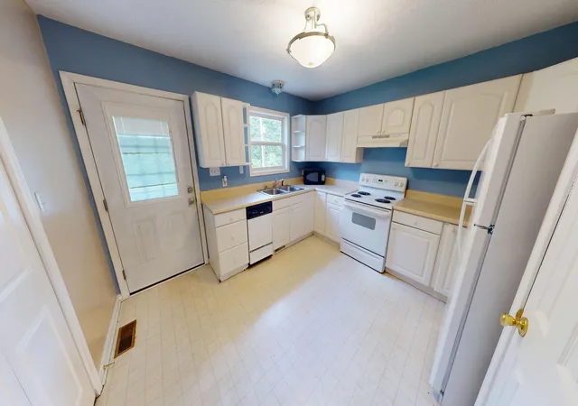 Photo 3 of Single family home for sale at 35 Cardinal Dr, Cadiz, KY 42211 | MLS# 26021656 | Listing updated on 2026-09-08