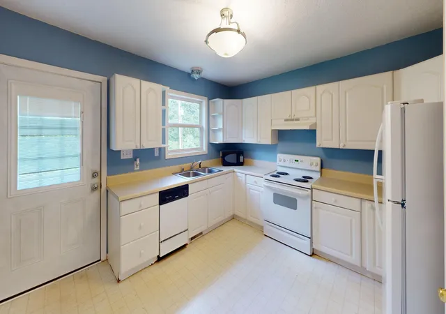 Photo 4 of Single family home for sale at 35 Cardinal Dr, Cadiz, KY 42211 | MLS# 26021656 | Listing updated on 2026-09-08