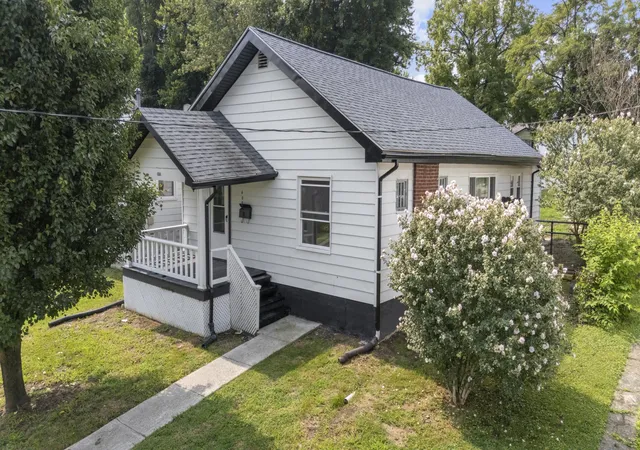 Photo 1 of Single family home for sale at 606 College St, Winchester, KY 40391 | MLS# 26021605 | Listing updated on 2026-08-10