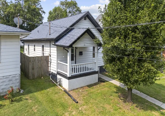 Photo 2 of Single family home for sale at 606 College St, Winchester, KY 40391 | MLS# 26021605 | Listing updated on 2026-08-10