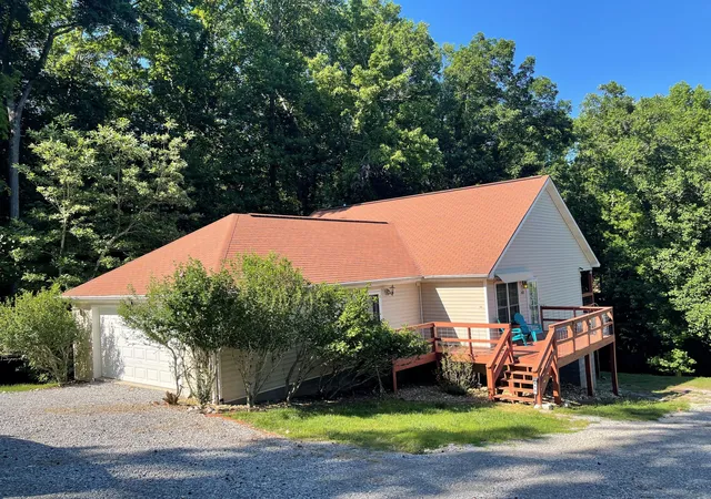 Photo 1 of Single family home for sale at 413 Shore Dr, Cadiz, KY 42211 | MLS# 26022170 | Listing updated on 2026-08-15