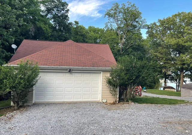 Photo 3 of Single family home for sale at 413 Shore Dr, Cadiz, KY 42211 | MLS# 26022170 | Listing updated on 2026-08-15