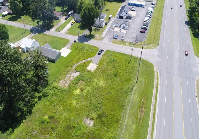 Photo 3 of Sale Pending at 3234 Estes Ln, Paducah, KY 42003 | MLS# 26023096 | Listing updated on 2026-10-05