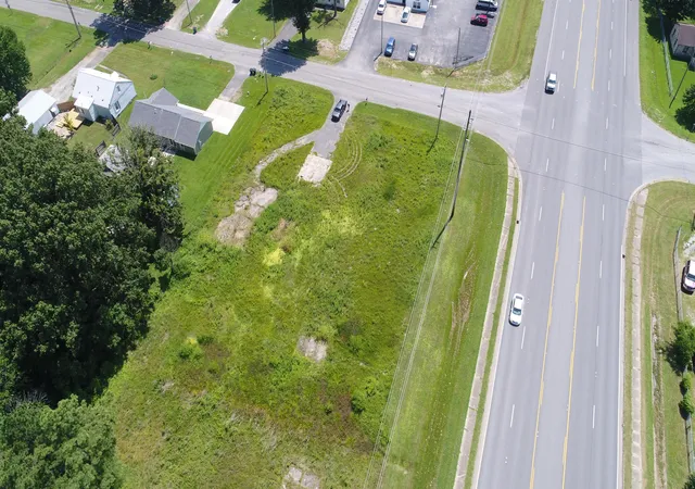 Photo 3 of Sale Pending at 3234 Estes Ln, Paducah, KY 42003 | MLS# 26023096 | Listing updated on 2026-10-05