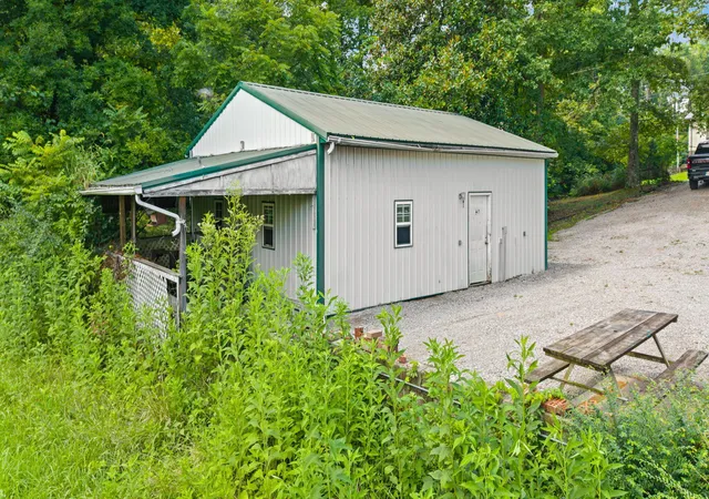 Photo 3 of Single family home for sale at 190 Walker Dr, Burnside, KY 42519 | MLS# 26021621 | Listing updated on 2026-09-24
