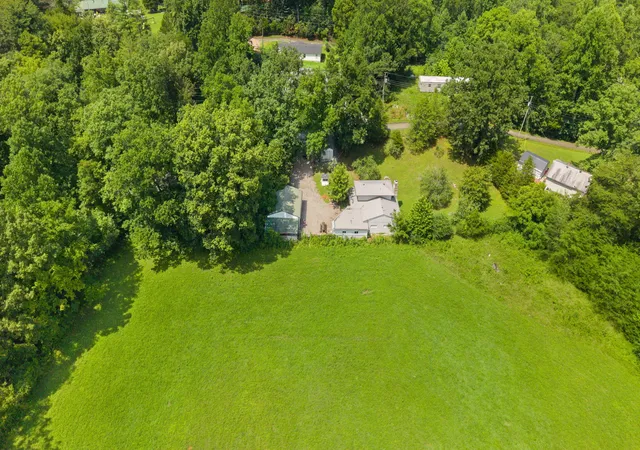Photo 4 of Single family home for sale at 190 Walker Dr, Burnside, KY 42519 | MLS# 26021621 | Listing updated on 2026-09-24