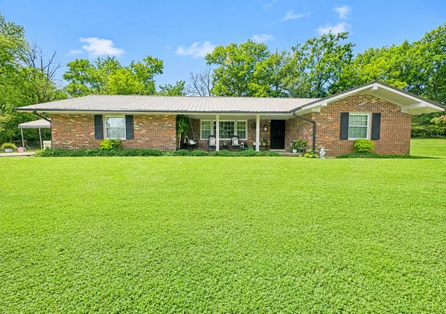 Photo 1 of Single family home for sale at 333 Choctaw Trl, Stanford, KY 40484 | MLS# 26021747 | Listing updated on 2026-09-14