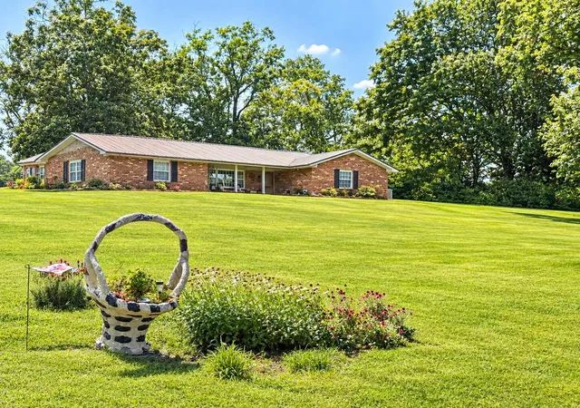 Photo 4 of Single family home for sale at 333 Choctaw Trl, Stanford, KY 40484 | MLS# 26021747 | Listing updated on 2026-09-14