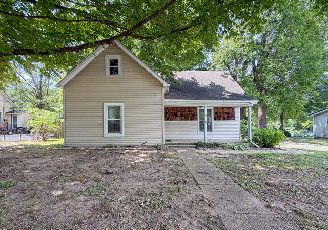 Photo 1 of Single family home for sale at 418 S 8th Street, Murray, KY 42071 | MLS# 26022470 | Listing updated on 2026-08-18