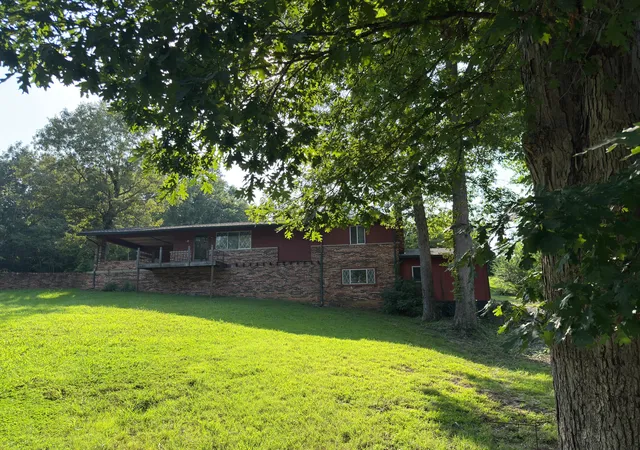 Photo 2 of Single family home for sale at 168 Elliott St, Gilbertsville, KY 42044 | MLS# 26021677 | Listing updated on 2026-09-15