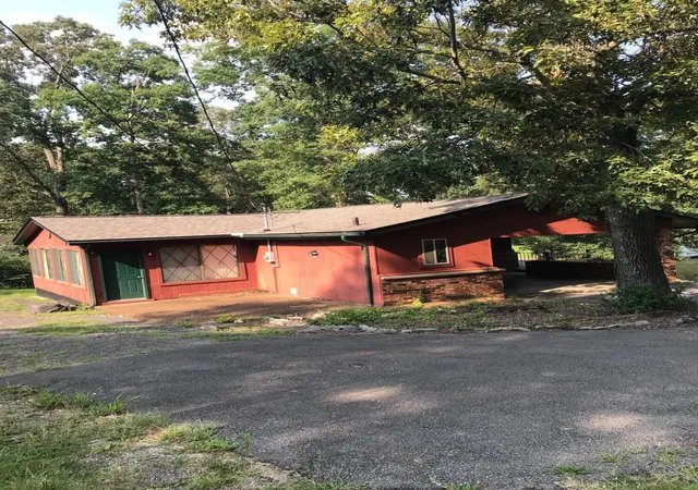 Photo 4 of Single family home for sale at 168 Elliott St, Gilbertsville, KY 42044 | MLS# 26021677 | Listing updated on 2026-09-15