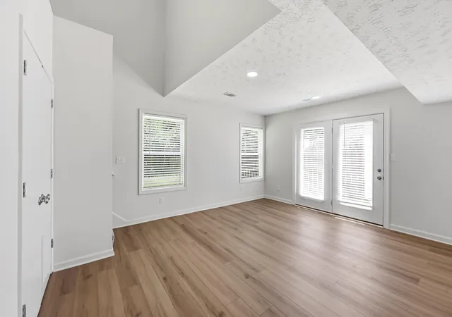 Photo 3 of Sale Pending at 1609 Prairie Cir, Lexington, KY 40515 | MLS# 26021670 | Listing updated on 2026-10-17