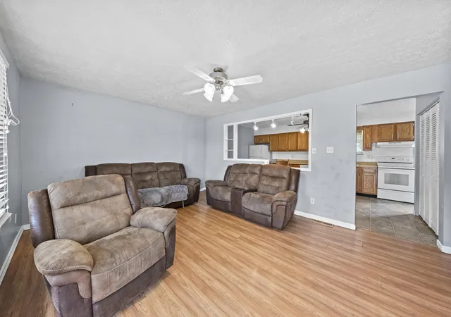 Photo 2 of Sale Pending at 821 Cheryl Ann Ct, Worthington, KY 41183 | MLS# 26022066 | Listing updated on 2026-09-08