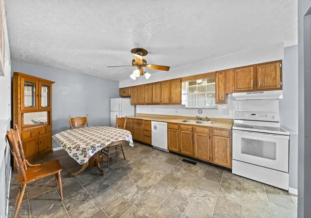 Photo 3 of Sale Pending at 821 Cheryl Ann Ct, Worthington, KY 41183 | MLS# 26022066 | Listing updated on 2026-09-08