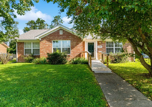 Photo 2 of Sale Pending at 100 Henry Dr, Berea, KY 40403 | MLS# 26022412 | Listing updated on 2026-10-04