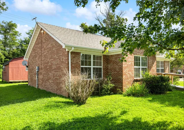 Photo 3 of Sale Pending at 100 Henry Dr, Berea, KY 40403 | MLS# 26022412 | Listing updated on 2026-10-04