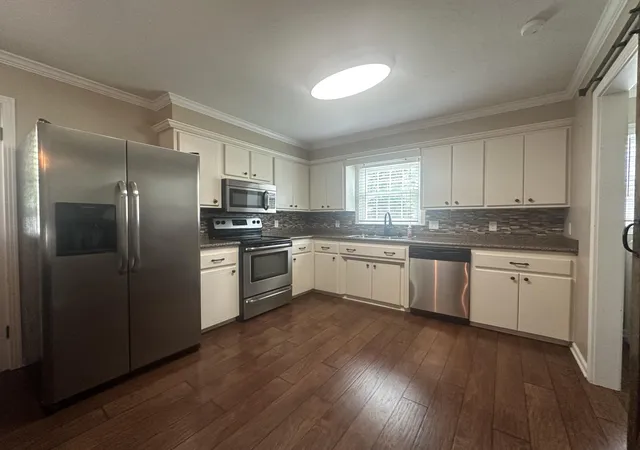 Photo 2 of Single family home for sale at 816 Sha Wa Ct, Murray, KY 42071 | MLS# 26021693 | Listing updated on 2026-08-11