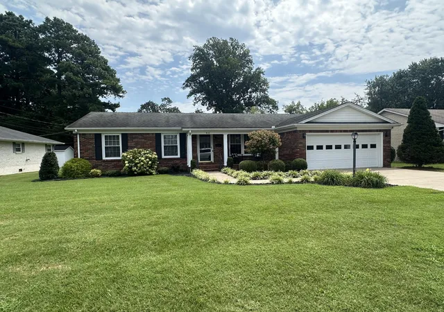 Photo 4 of Single family home for sale at 816 Sha Wa Ct, Murray, KY 42071 | MLS# 26021693 | Listing updated on 2026-08-11