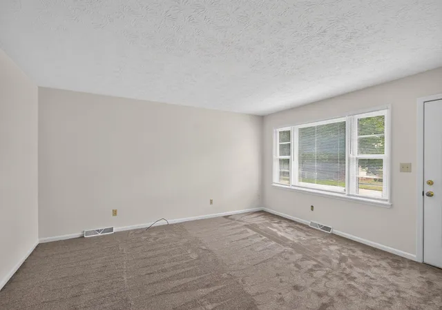 Photo 3 of Sale Pending at 808 Nancy St, Versailles, KY 40383 | MLS# 26021689 | Listing updated on 2026-09-08