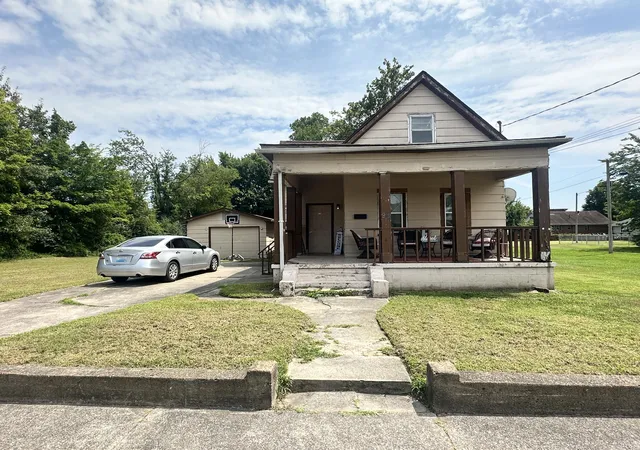 Photo 1 of Single family home for sale at 912 Tennessee St, Paducah, KY 42003 | MLS# 26021832 | Listing updated on 2026-09-09