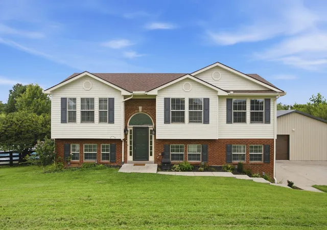 Photo 2 of Sale Pending at 122 Saddle Brk Cir, Berea, KY 40403 | MLS# 26022247 | Listing updated on 2026-08-22