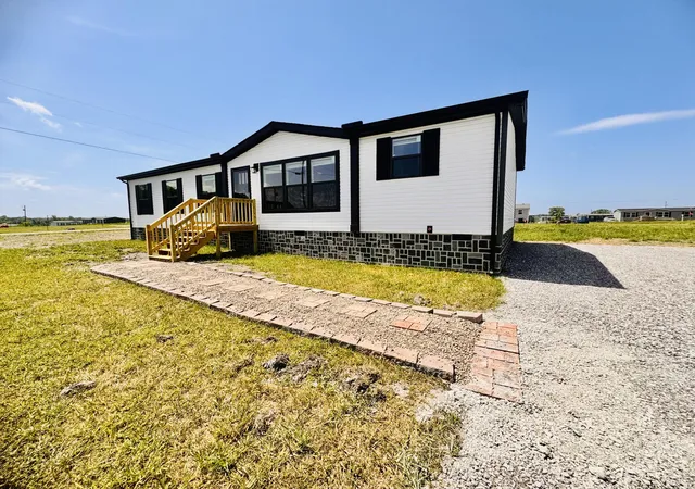 Photo 1 of Single family home for sale at 374 Turkey Loop, East Bernstadt, KY 40729 | MLS# 26021970 | Listing updated on 2026-10-07