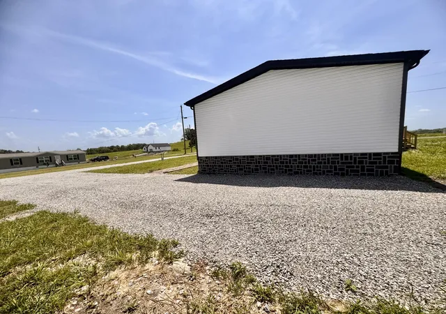 Photo 4 of Single family home for sale at 374 Turkey Loop, East Bernstadt, KY 40729 | MLS# 26021970 | Listing updated on 2026-10-07