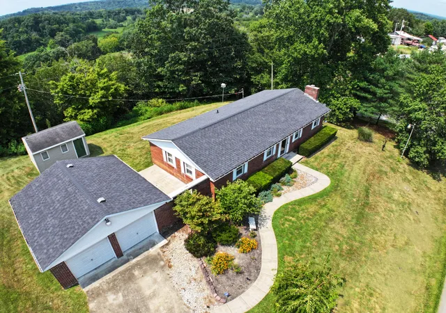 Photo 1 of Single family home for sale at 670 Racetrack Rd, Irvine, KY 40336 | MLS# 26021867 | Listing updated on 2026-09-08