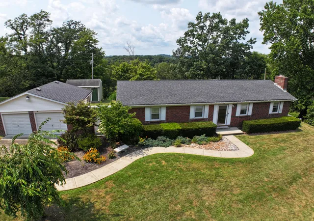Photo 2 of Single family home for sale at 670 Racetrack Rd, Irvine, KY 40336 | MLS# 26021867 | Listing updated on 2026-09-08