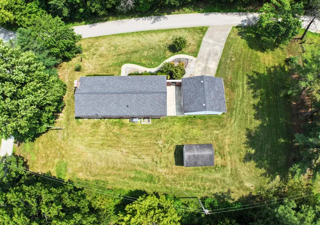Photo 3 of Single family home for sale at 670 Racetrack Rd, Irvine, KY 40336 | MLS# 26021867 | Listing updated on 2026-09-08
