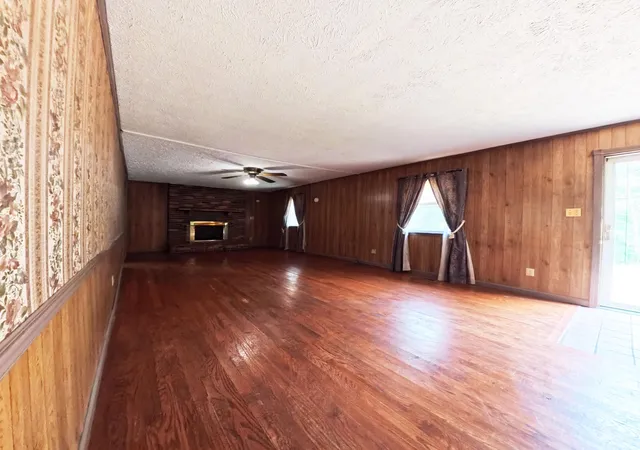 Photo 4 of Single family home for sale at 670 Racetrack Rd, Irvine, KY 40336 | MLS# 26021867 | Listing updated on 2026-10-01