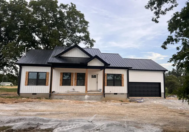 Single family home for sale at 563 Heltsley Rd, Lewisburg, KY 42256 | MLS# 26021913